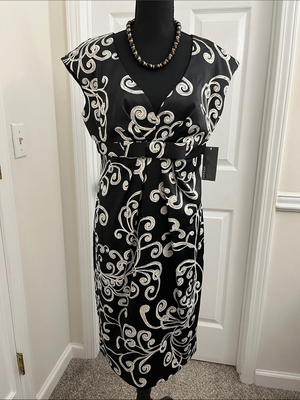 Donna Ricco Black and White Scroll-Print Midi Dress
